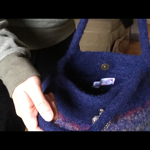 Handmade bag with heart charm and snap shut - Picture 3 of 3